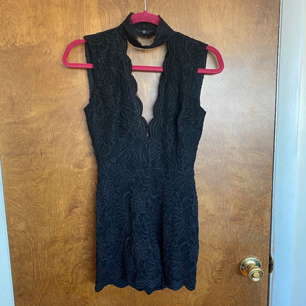 Bebe Mock Neck Scallop Lace Romper